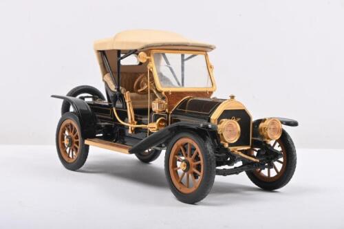 CADILLAC: A Franklin Mint 1:24 scale 1910 Cadillac Roadster in black