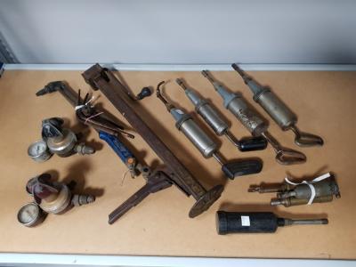 GREASE GUNS: A collection of grease guns, welding attachments and jack. 