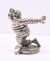 BIBENDUM: An attractive solid metal figure of an early knelling Bibendum figure, nice detail, circa 1980s/1990s, 11.5cm high - 3