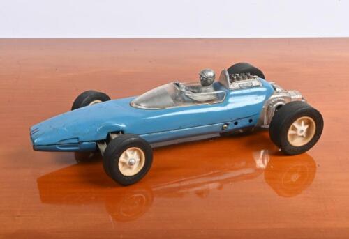 F1: A circa late 1960s V8 F1 tinplate Japanese model car, 23cm long