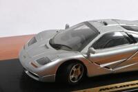 McLAREN F1: A 1:18 scale McLaren F1 by Maisto - 2