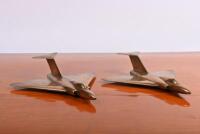 FIGHTER AIRCRAFT: A heavy pair of bronze fighter aircraft desk pieces - 2