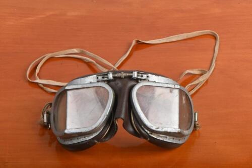GOGGLES: A pair of circa 1960s Stadium racing goggles