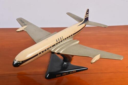 BOAC: A large period and impressive metal B.O.A.C COMET 4 JETLINER model by Peter V Nelson, numbered L72/932; model on metal stand; model measures approximately 45cm in length, 49cm in total wingspan, 19cm in height.