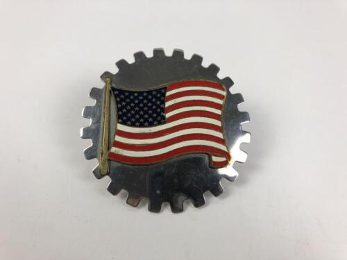 U.S.A: A chrome U.S.A country badge with American flag and post