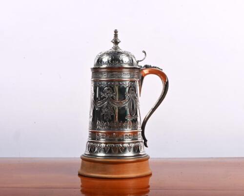 HULME: An interesting antique lidded tankard with applied plaque reading 'TARGA TASMANIA 1995 - DENNY HULME AWARD...'