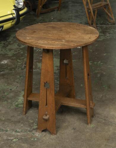 SIDE TABLE: A arts and craft circular side table
