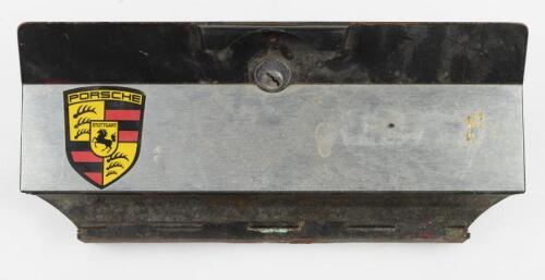 911: A Porsche 911 SWB glove box cover