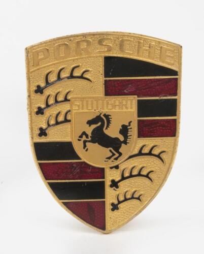 PORSCHE: An original brass and enamel badge (901 559 210 20)