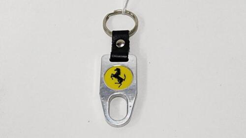 KEYRING: A alloy keyring featuring the prancing horse
