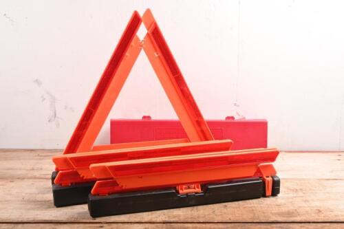 TRIANGLE: Three unused NARVA emergency warning triangles
