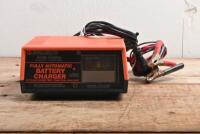BATTERY CHARGER: A unused PROJECTA FULLY AUTOMATIC BATTERY CHARGER. 12 Volt
