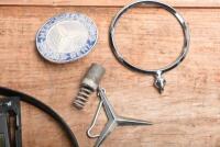 MERCEDES-BENZ: A selection of Mercedes-Benz items. Rubber seals, accelerator pedal, side view mirror replacements (W116), variety of knobs (cigarette lighter, heater) & rear view mirror - 4