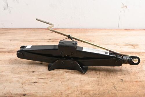 MERCEDES-BENZ: A Mercedes-Benz 'BILSTEIN' jack with handle
