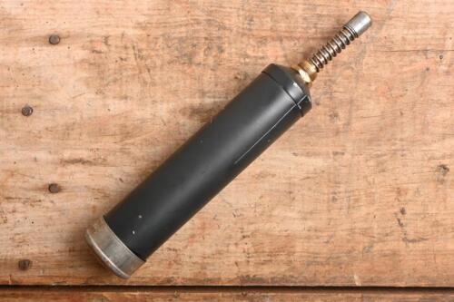 GREASE GUN: A 1940s Enots grease gun