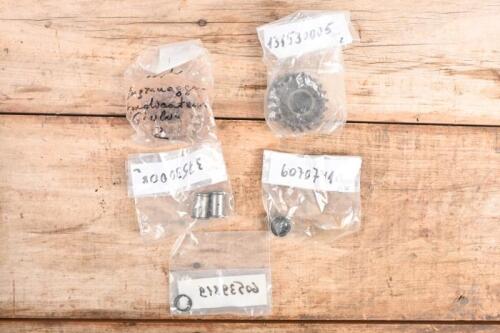 50O · ALFA ROMEO: A group of chain tensioner parts for Giulietta and Giulia Sprint-spider-sedan-SS-SZ models including gears, bearings and O rings