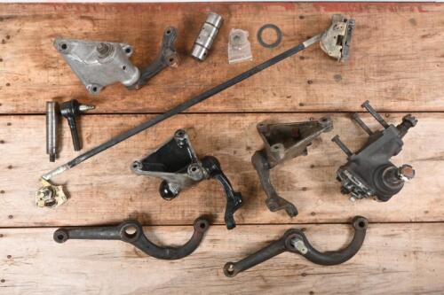50Z · ALFA ROMEO: A group of assorted steering parts suited Alfa Romeo 105 series includes 1 steering box and 3 steering box idler arms