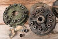ALFA ROMEO: A box of&nbsp;various clutch parts including two unopened bags of Alfa Romeo Fitchel & Sachs parts '1365 10411' along with various plates - 3