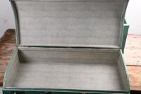 AUTO LUGGAGE: A circa 1950s/1960s two piece luggage set by 'AUTO-LUGGAGE' - 8