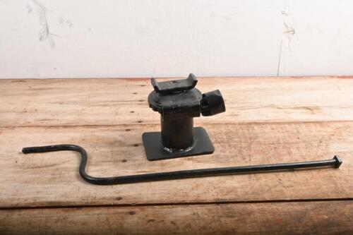 JACK: A 1920s vintage jack and handle