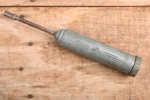 GREASE GUN: A 'Tecalamit' grease gun. English made