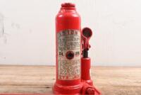 JACK: A one and a half ton 'KYB' jack, with handle - 2