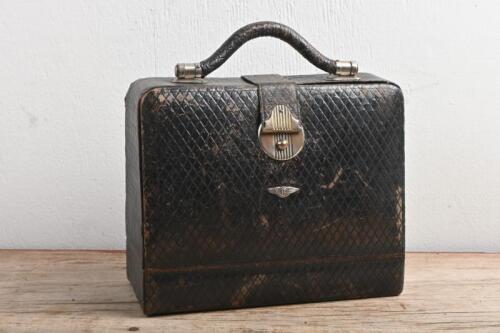 BENTLEY: A 1920s Bentley Gentleman's Vanity Kit