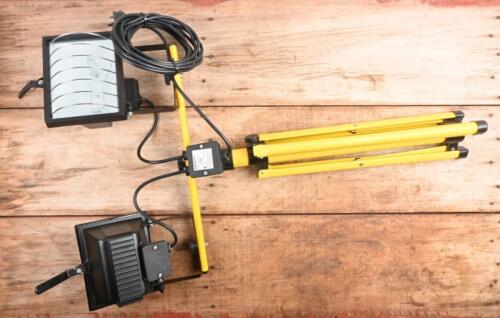 SPOTLIGHTS: A pair of 'POWERPACK' work lights on fully adjustable telescopic tripod