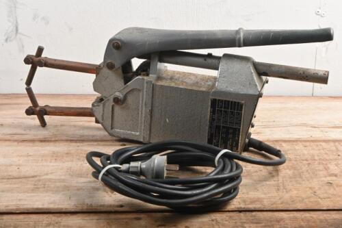 SPOT WELDER: An Australian made 'LIQUID AIR AUSTRALIA' SAFELEC A1 spot welder