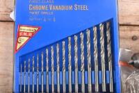 DRILL: A BLACK & DECKER BD 552 hammer drill with instructions & German F.H.P 17 TWIST DRILLS in FIRST CLASS CHROME VANADIUM STEEL - 3