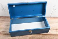 TOOL BOX: A metal tool box with a unused MICRONTA MULTITESTER & mint and boxed ARLEC UNIVERSAL BATTERY CHARGER - 4