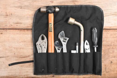 CAR TOOL KIT: A unused complete car tool kit roll