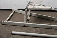 RACING JACK: A white steel car racing jack - 3