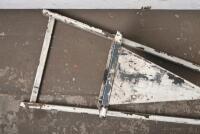 RACING JACK: A white steel car racing jack - 4