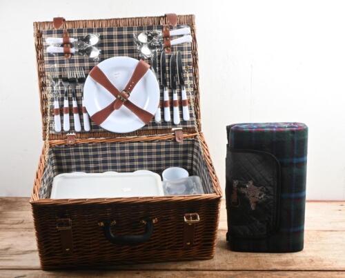 PICNIC SET: A mint, unused picnic basket. Waterproof rug