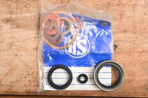 GASKET/SEAL: A group of small car parts. Oil seal & small SU Gaskets