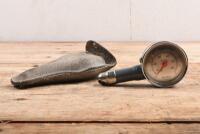 TYRE GAUGE: A West German MOTOMETER tyre gauge