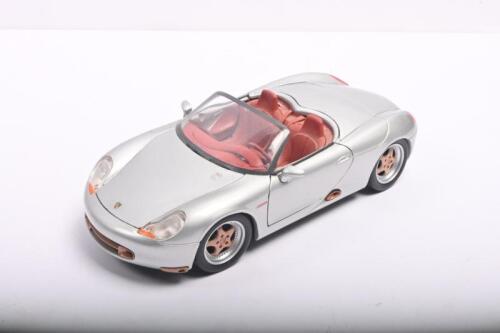 PORSCHE: A 1:18 scale Maisto PORSCHE BOXSTER