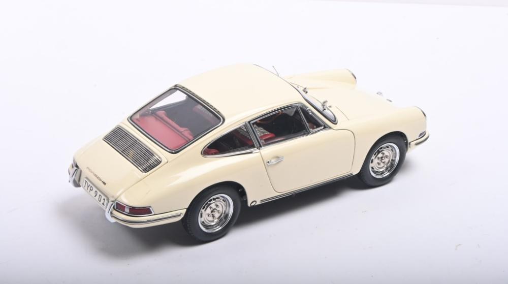 901: A CMC 1:18 scale Porsche 901, 1964 Sportcoupe (Item No. M-067C)