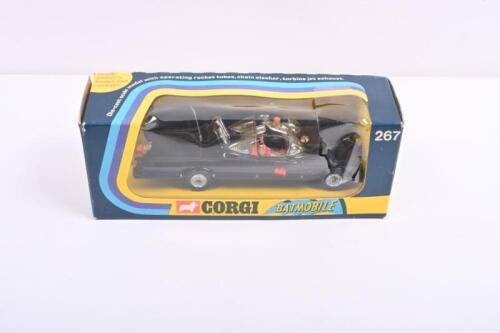 BATMAN: A Corgi 267 "Batman" - Batmobile. Rare issue with clear windows (Updated Photos)