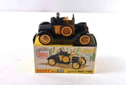 FORD: A Dinky 109 "The Secret Service" - Ford Model T "Gabriel"
