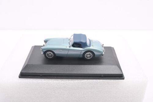 AUSTIN-HEALEY: A 1:43 OXFORD DIECAST AUSTIN-HEALEY 100 BN1 finished in blue