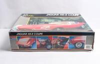 XK-E: A 1/8 scale MONOGRAM JAGUAR XK/E COUPE plastic model kit (2612) - 2