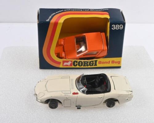 BOND: Two CORGI TOYS Bond models. Bond Bug three-wheel car (389) & Corgi 336 "James Bond" - Toyota 2000 GT from the film "You Only Live Twice"