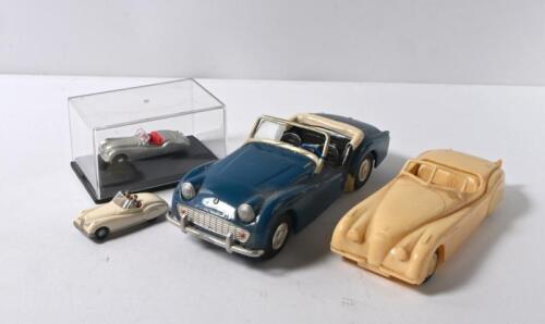 JAGUAR/TRIUMPH: Four Jaguar and Triumph models. Circa 1950's AURORA & 1:76 scale OXFORD Railway Scale Jaguar XK 120 models. TR2 model