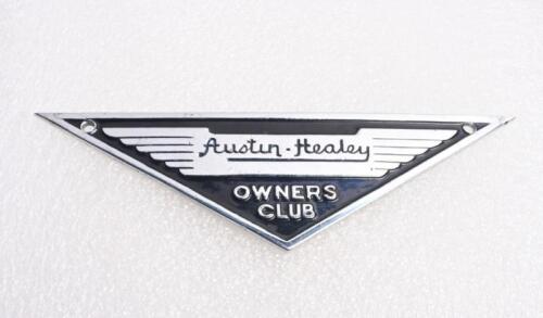 AUSTIN-HEALEY: An 'Austin-Healey OWNERS CLUB' triangular badge