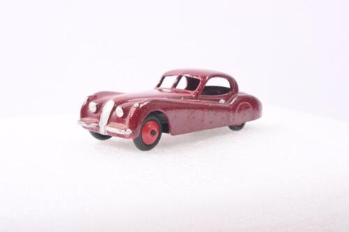 DINKY TOYS: A Dinky No.157 Jaguar XK120