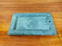 SYDNEY: A painted cast iron coat of arms of Sydney and 'SCC' inspection plate - 2