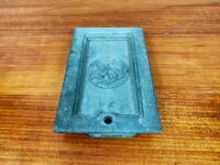 SYDNEY: A painted cast iron coat of arms of Sydney and 'SCC' inspection plate - 3