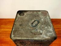 SHELL: An early Shell Motor Oil &lsquo;Triple&rsquo; S.A.E 50 four-gallon square oil drum - 2